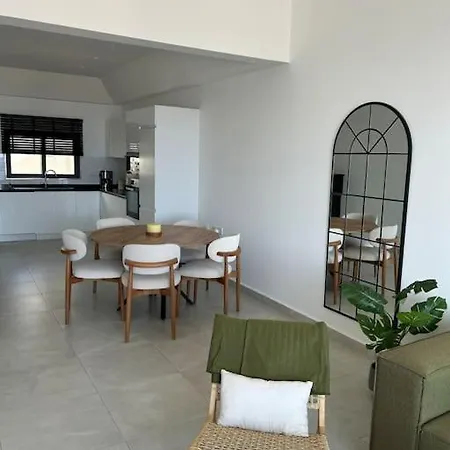 Penthouse Med Privat Saltvannsbasseng Pa Esentepe * קיירניה