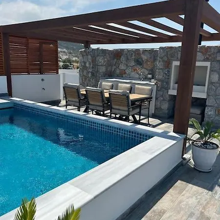Penthouse Med Privat Saltvannsbasseng Pa Esentepe * Kyrenia (Northern Cyprus)