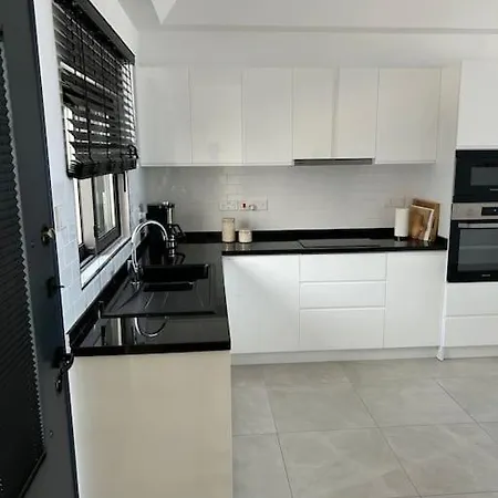 Penthouse Med Privat Saltvannsbasseng Pa Esentepe * קיירניה