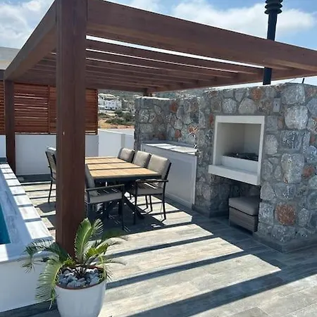 Penthouse Med Privat Saltvannsbasseng Pa Esentepe קיירניה