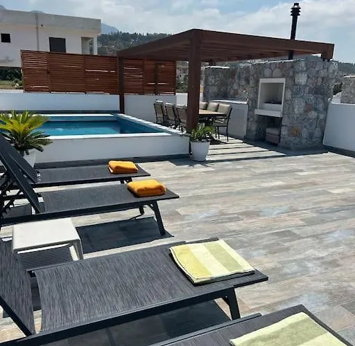 アパート Penthouse Med Privat Saltvannsbasseng Pa Esentepe キレニア